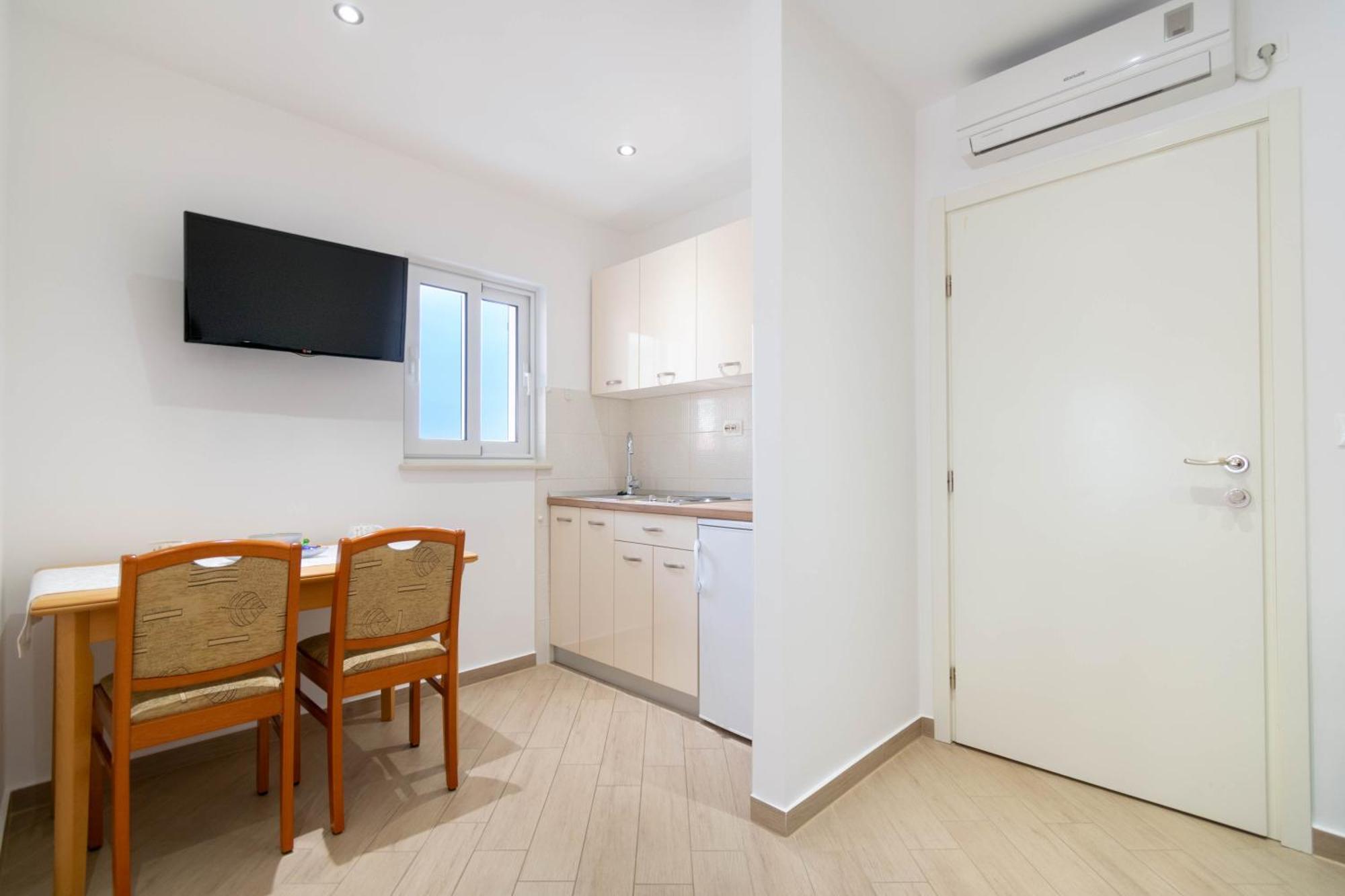 Studio Apartmani Dora Makarska Exterior foto