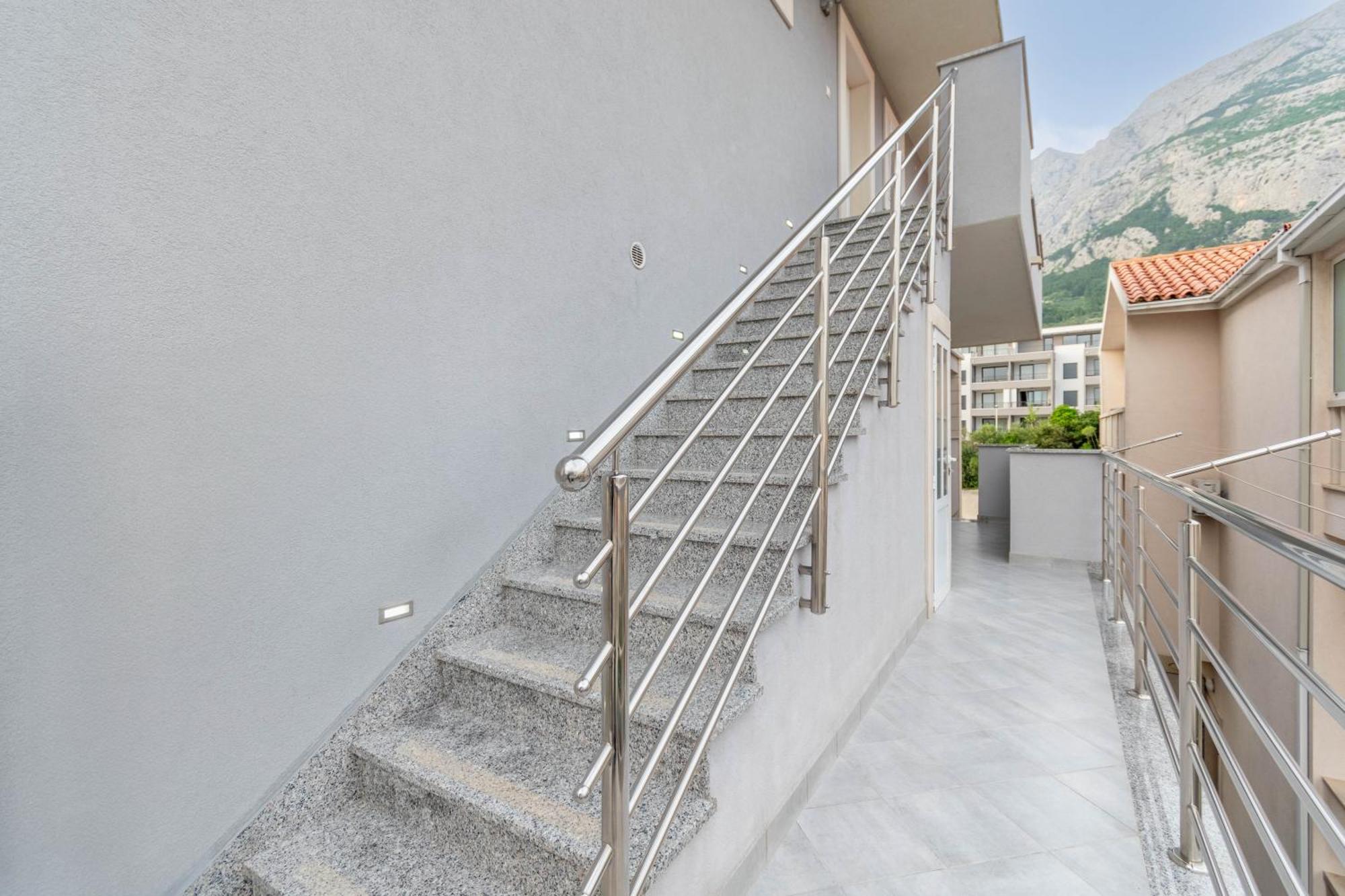 Studio Apartmani Dora Makarska Exterior foto